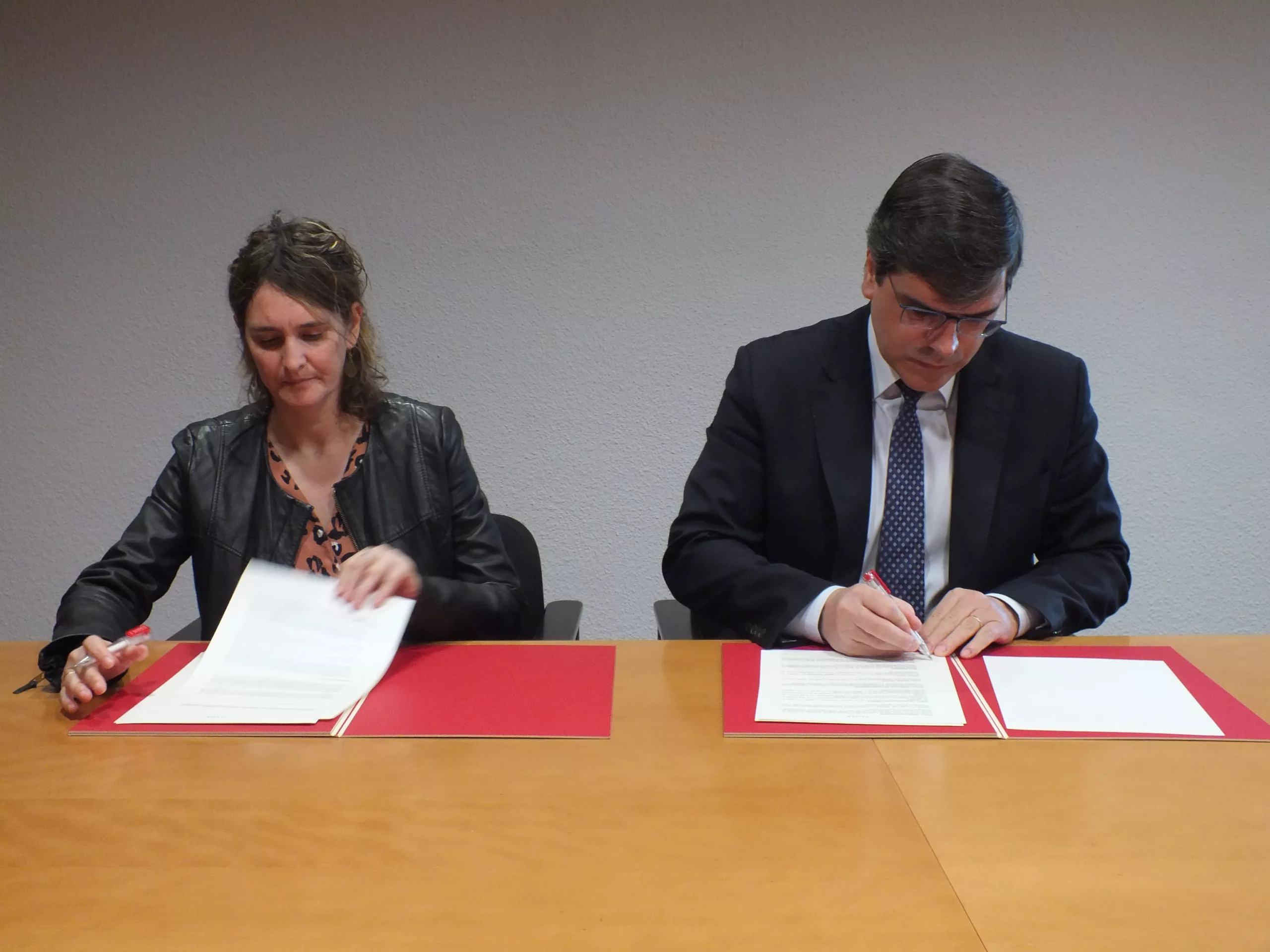 L’Observatori, Dona, Economia i Empresa i Agbar signen un acord de col·laboració