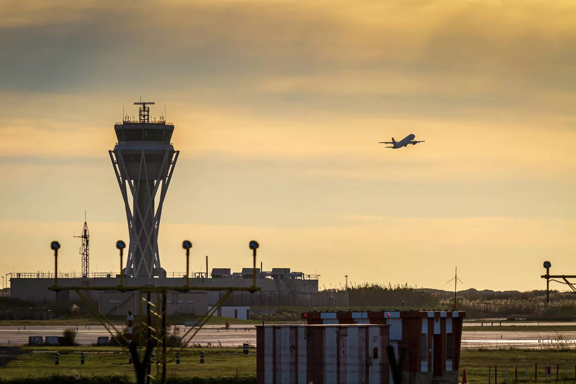 L’Aeroport de Barcelona ja ofereix nou de cada deu de les destinacions que s’operaven el 2019