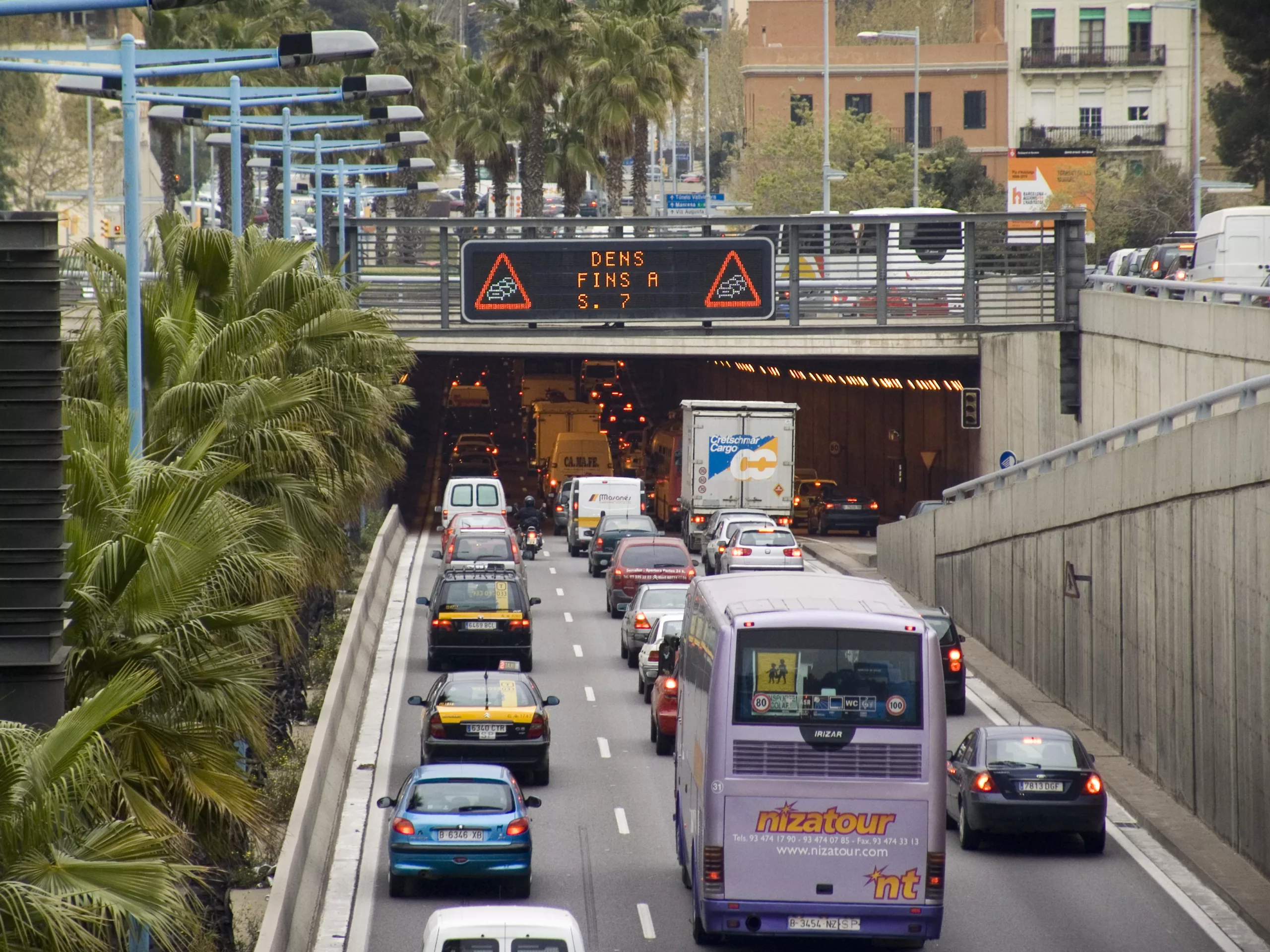 La Cambra alerta que la manca d’inversions i projectes a la xarxa viària metropolitana es traduirà en congestió a mesura que el trànsit repunti