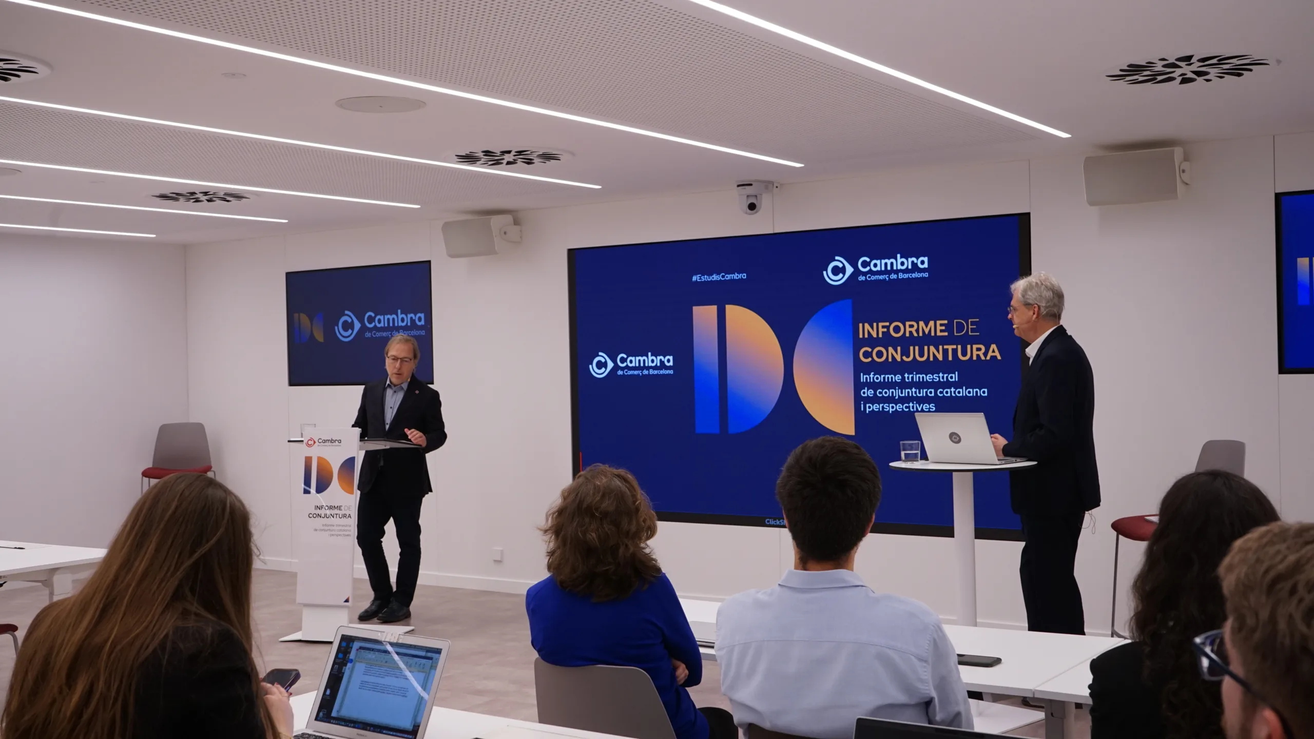 La Cambra manté estable el creixement del PIB en el 2,7% el 2025 i el situa en el 2,4% el 2026