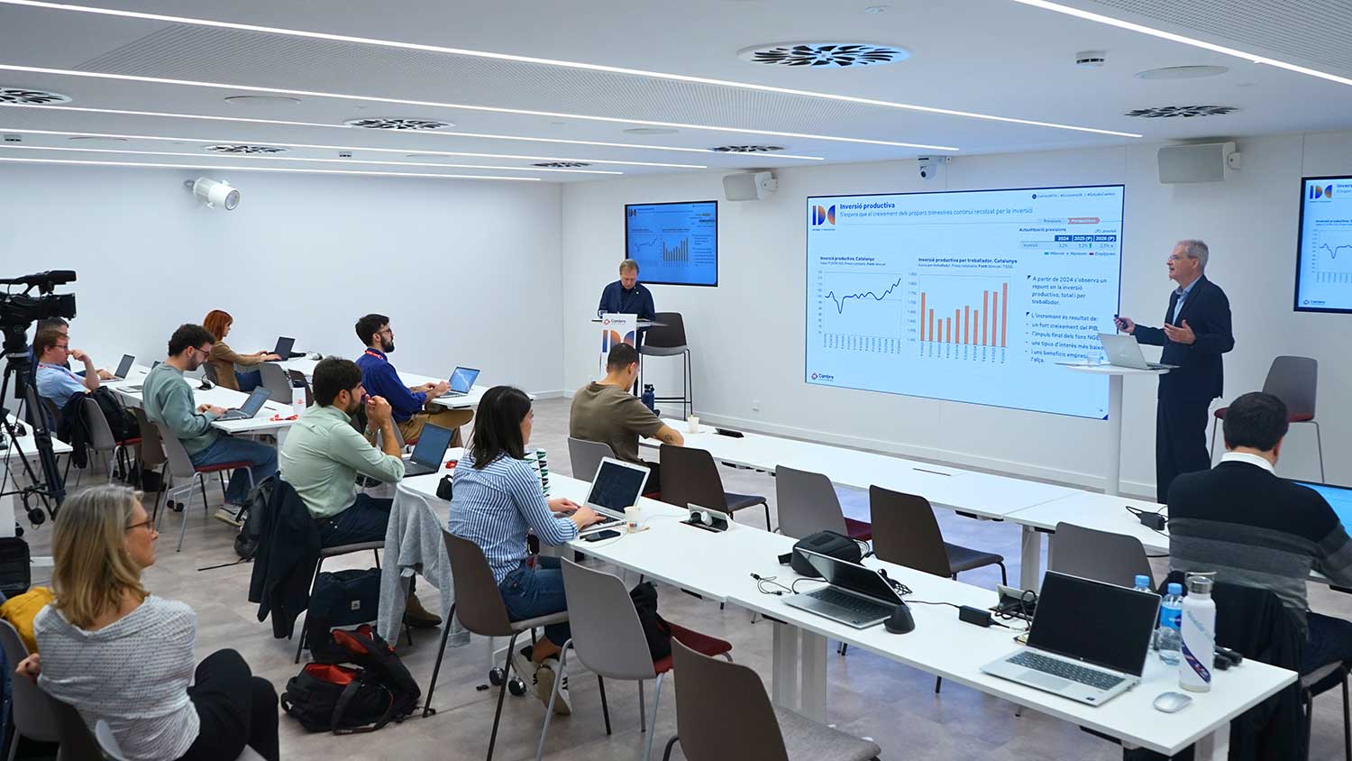 Format de sala Escola per a 50 persones