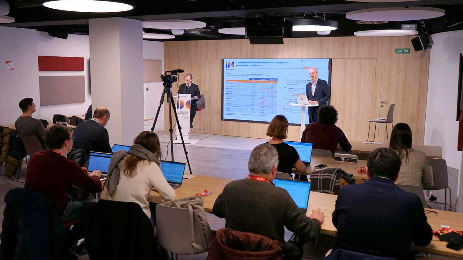 Sala Polivalent format Escola