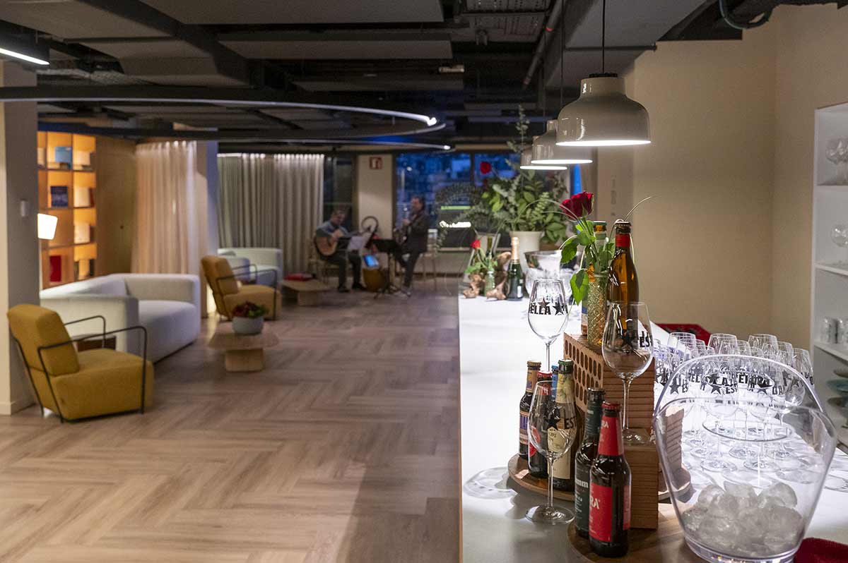 Terrassa exterior amb llum natural