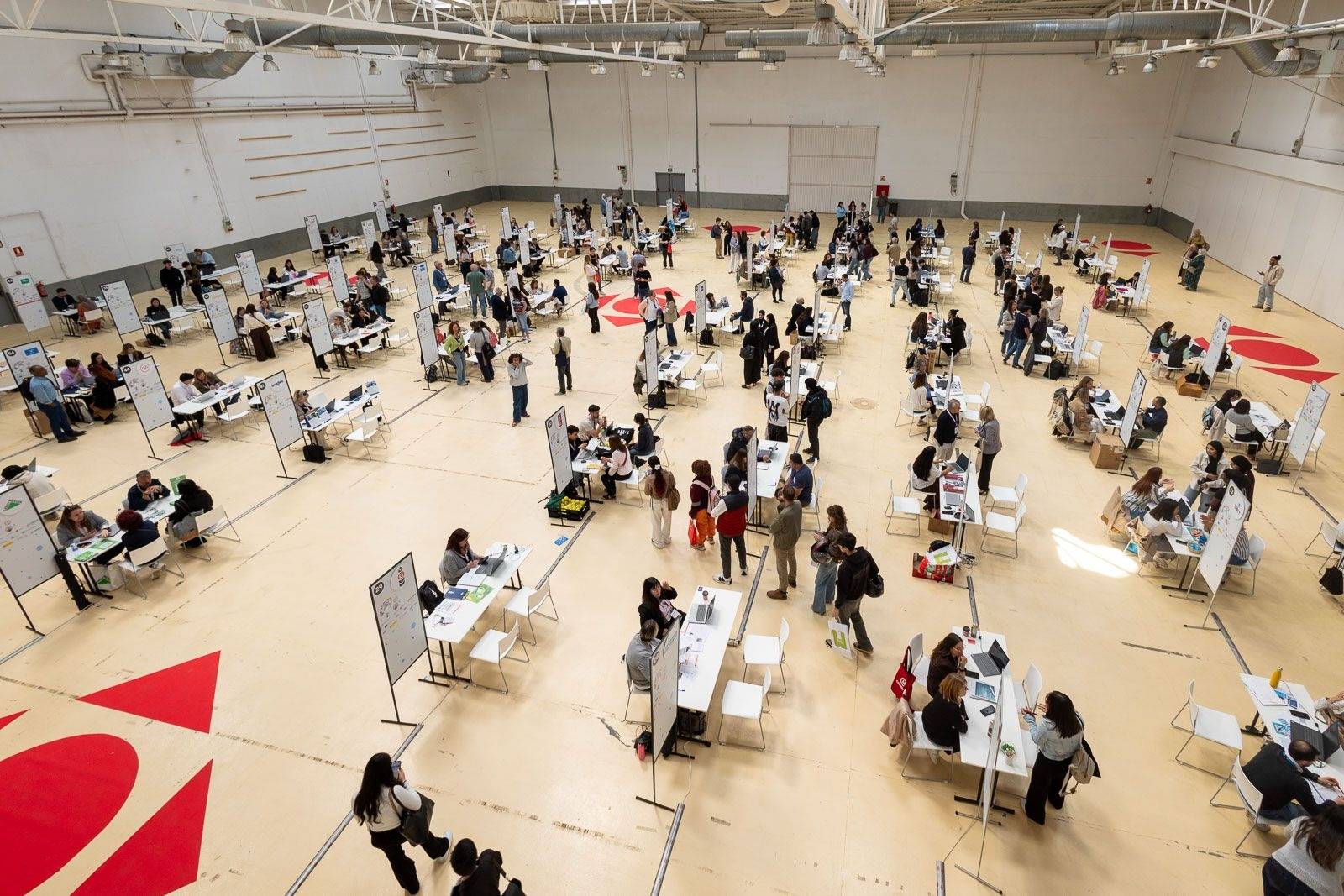 Més de 1.000 persones participen en la fira de l’ocupació GiraFeina a Osona