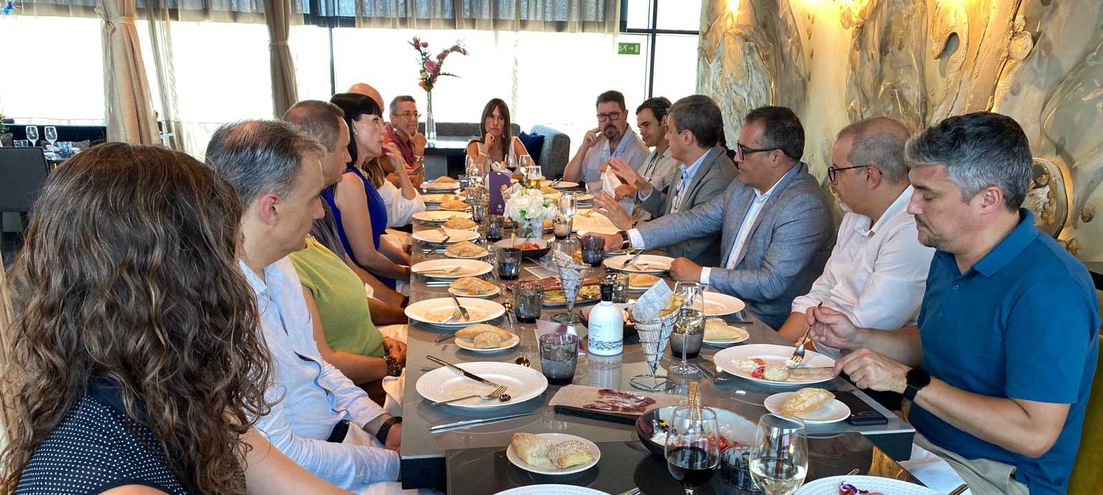 La Cambra a L’Hospitalet i Caixa Enginyers apropen les perspectives econòmiques i els reptes de futur del territori al teixit empresarial